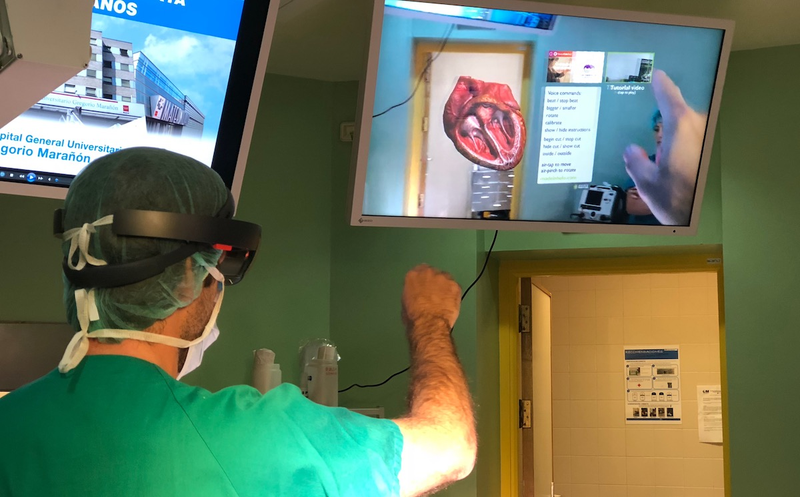 Illustration for article titled Asà están empezando a usarse las HoloLens de Microsoft en quirófanos reales